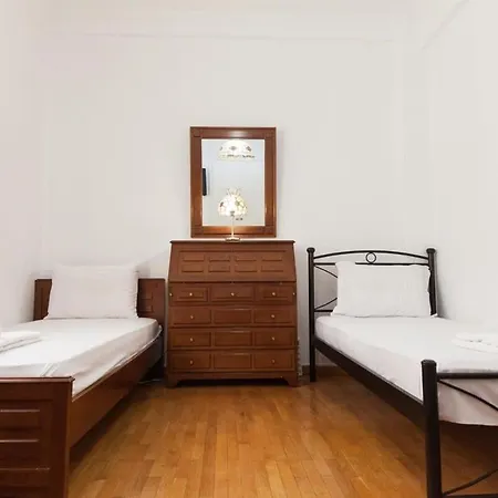 Charming Vintage 2br With Balcony In Koukaki Atenas