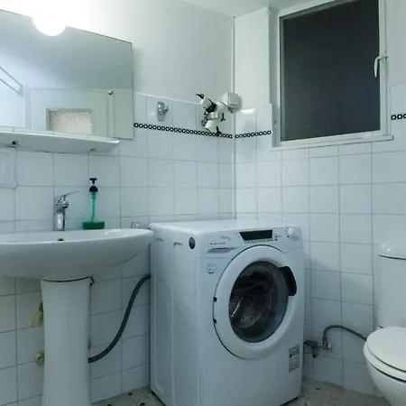 Charming Vintage 2br With Balcony In Koukaki *