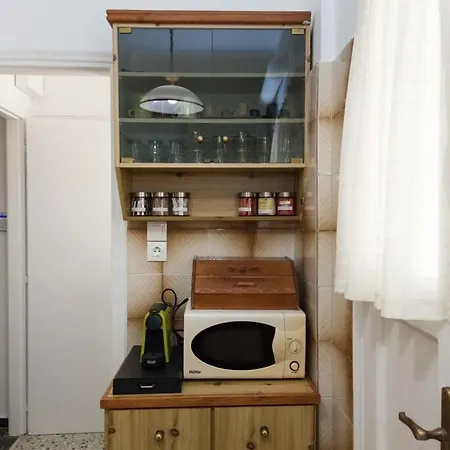 Charming Vintage 2br With Balcony In Koukaki