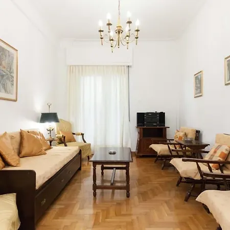 Charming Vintage 2br With Balcony In Koukaki