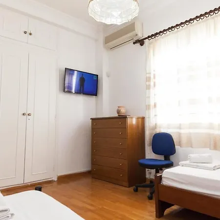 Apartment Charming Vintage 2br With Balcony In Koukaki