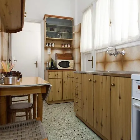 Charming Vintage 2br With Balcony In Koukaki