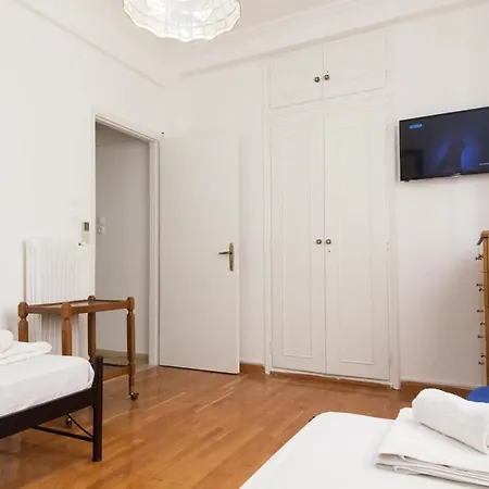 Charming Vintage 2br With Balcony In Koukaki Athens