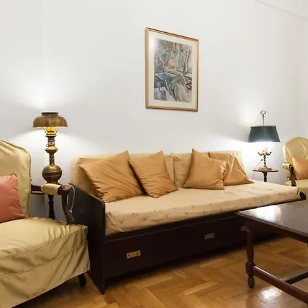 Charming Vintage 2br With Balcony In Koukaki *
