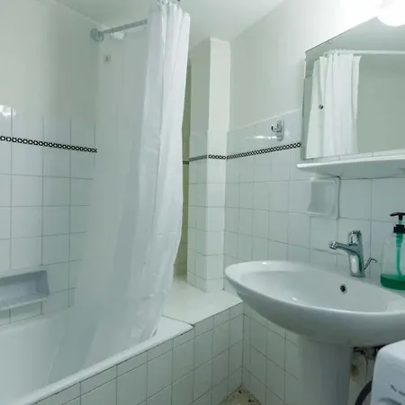 Charming Vintage 2br With Balcony In Koukaki *