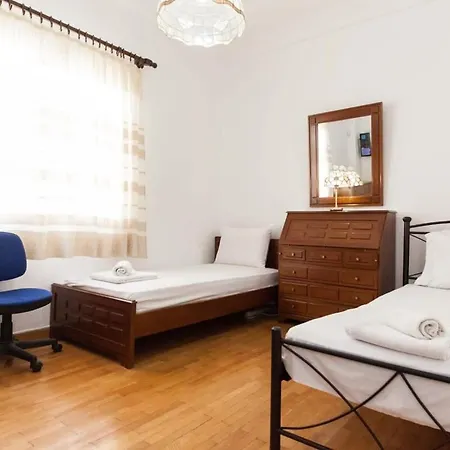 Apartment Charming Vintage 2br With Balcony In Koukaki
