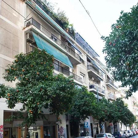 Charming Vintage 2br With Balcony In Koukaki *